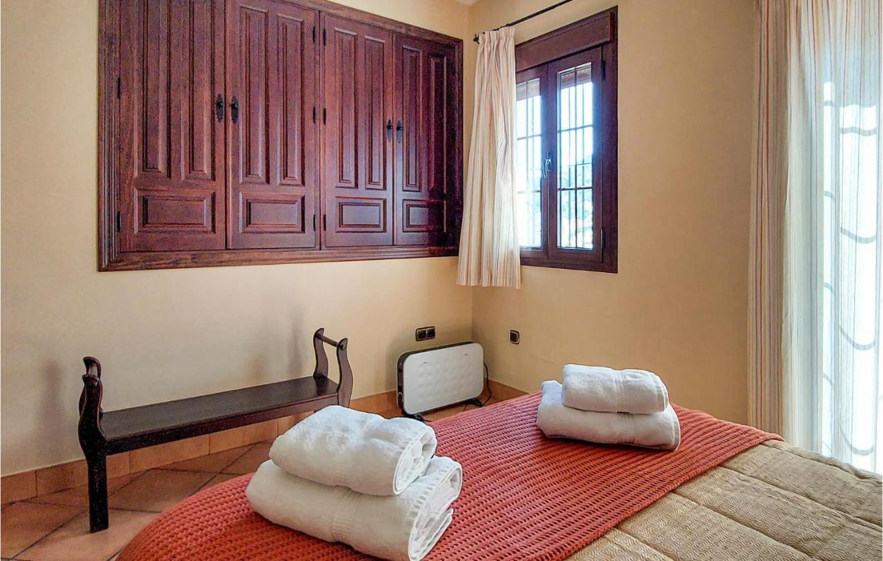Pet Friendly In With Kitchen *